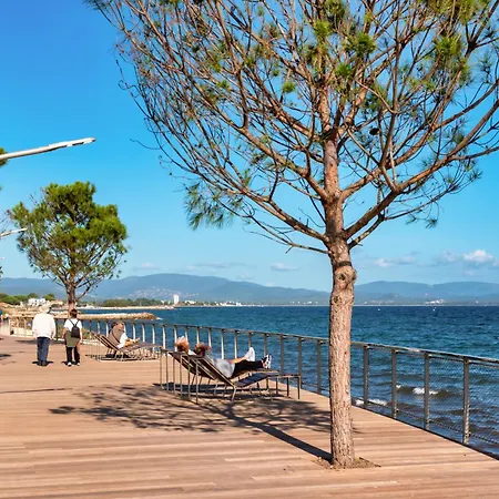 Port Avec Piscine Йер